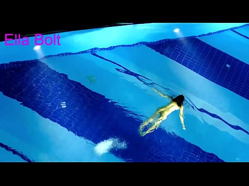 ❤️ Ik kin net ophâlde te sjen, jonge blonde fongen neaken swimmen yn ELLA BOLT resort pool ❤️ Slutsen by ús fy.sex00.top ❌
